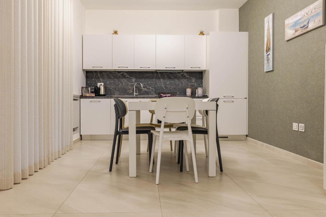 Appartamento Elilux - Zona Policlinico, Garage E Posto Auto